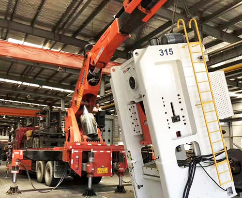 沙湾附近随车吊出租，轻松解决运输难题