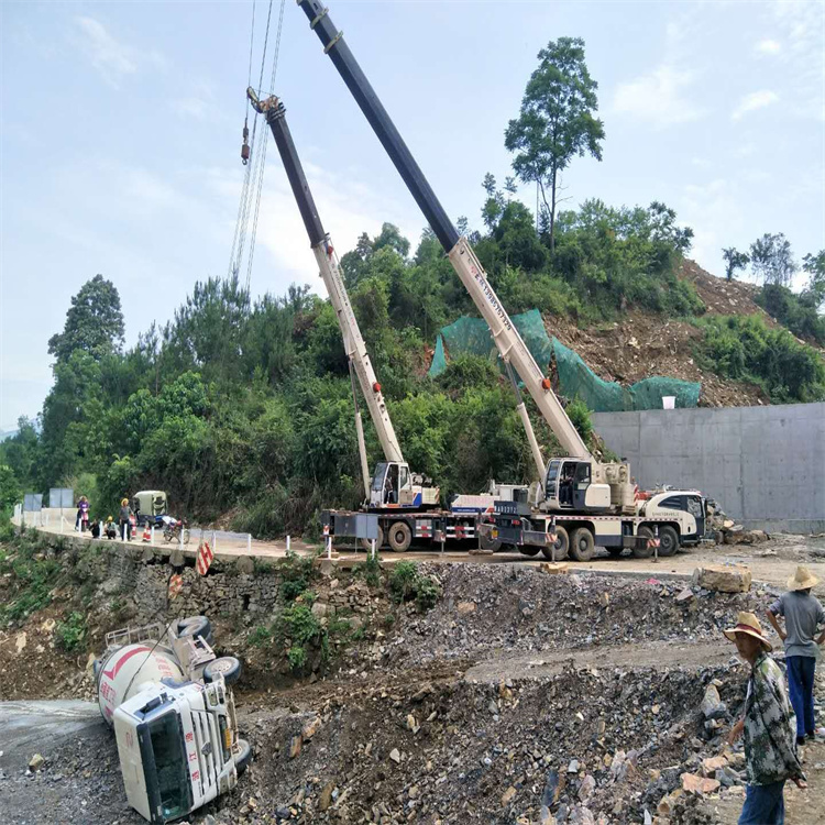 沙湾汽车掉沟里叫吊车救援要多少钱