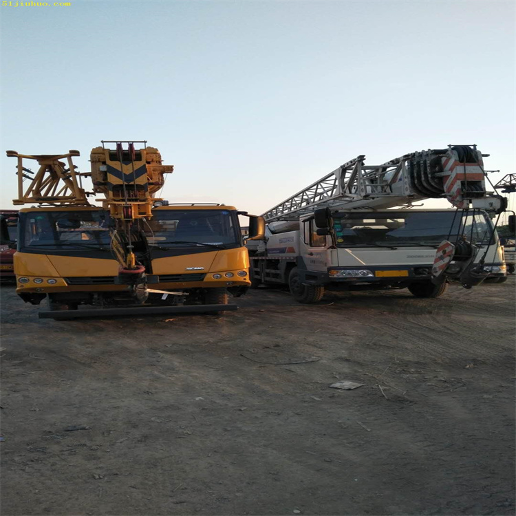 沙湾吊车吊挖机正确办法